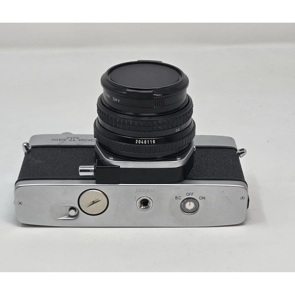 Minolta SRT 200 35mm Film Camera w/ MD Rokkor-X 50mm Lens + Flash, Manuals, Case